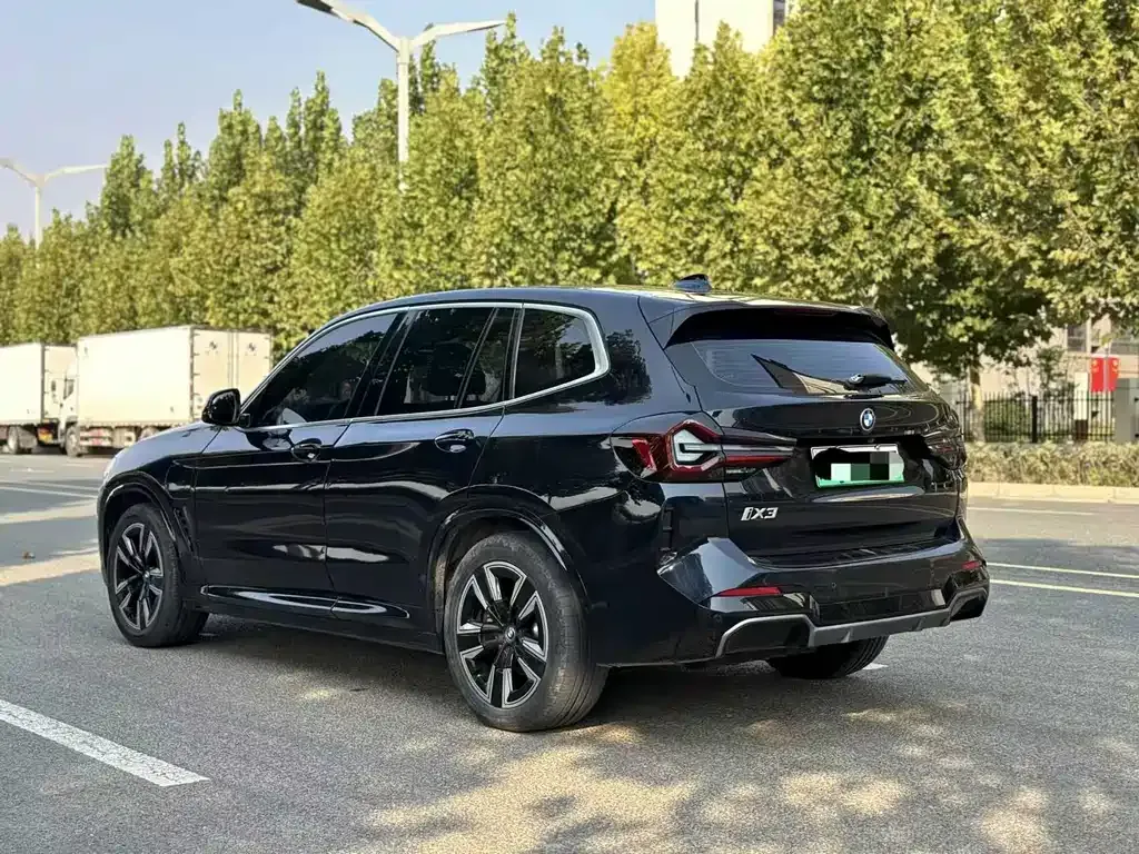 BMW iX3 — фото 8