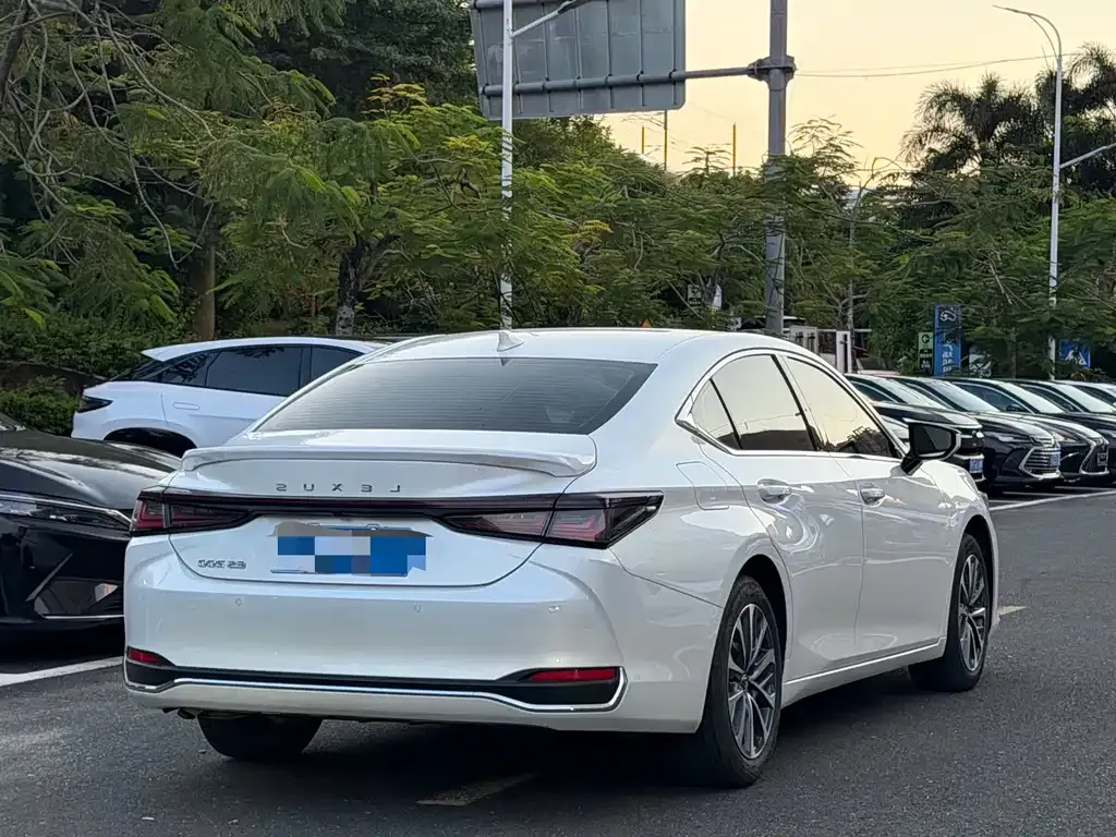 Lexus ES — фото 7