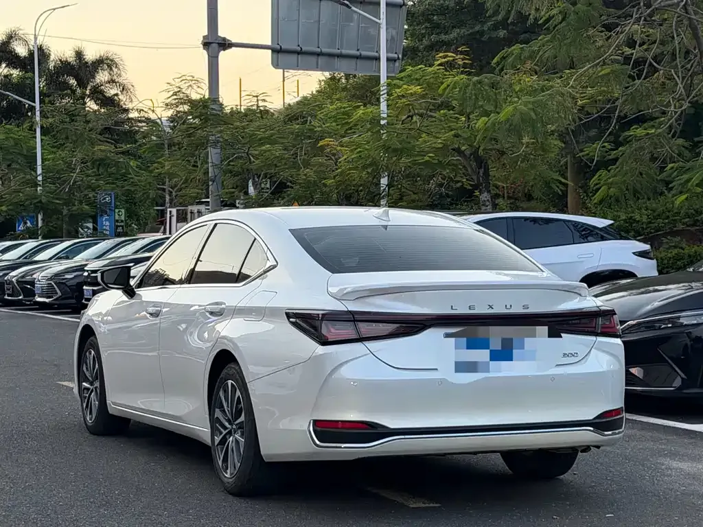 Lexus ES — фото 9