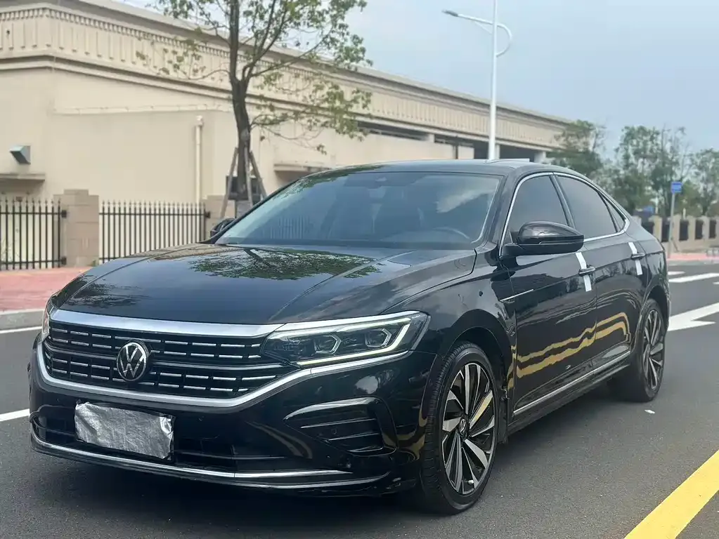 Volkswagen Passat — фото 1