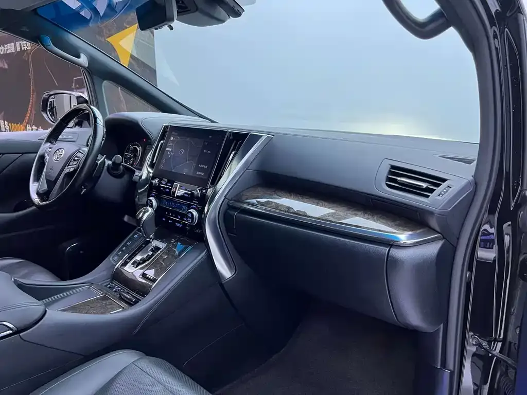 Toyota Vellfire — фото 6