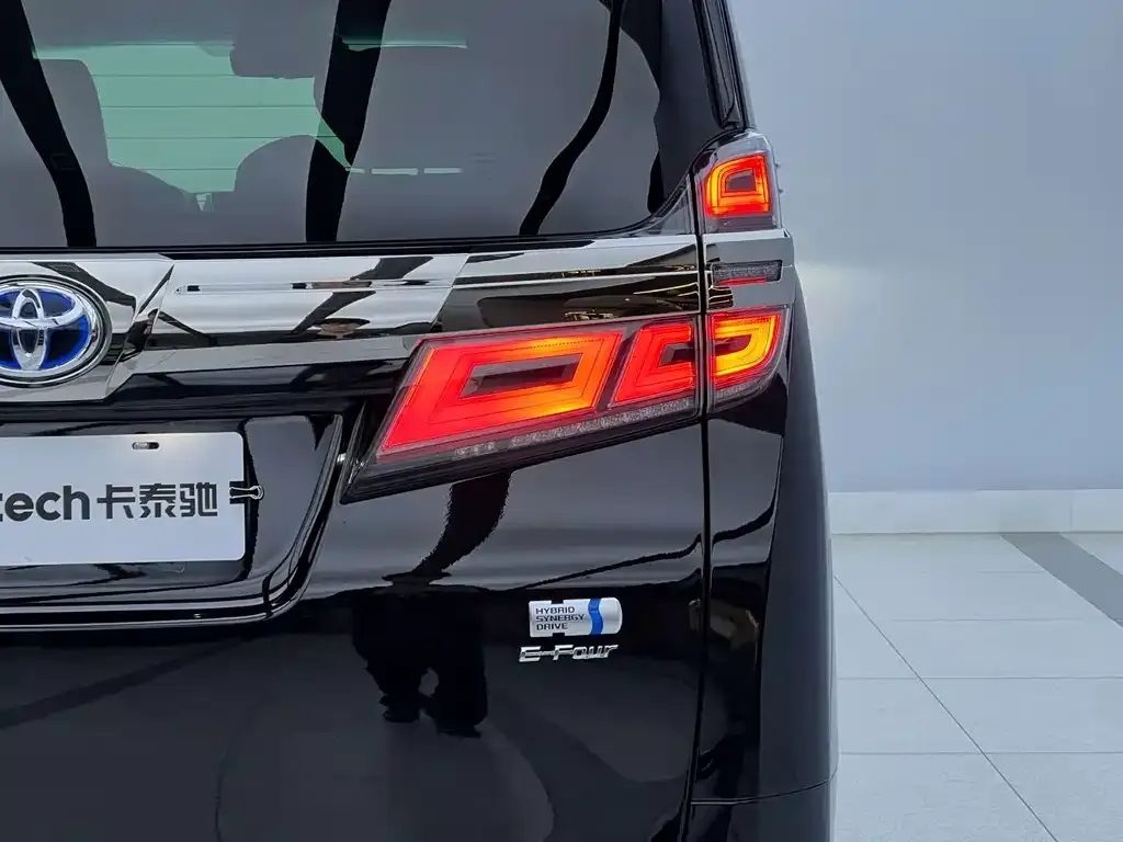 Toyota Vellfire — фото 2
