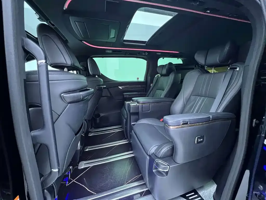 Toyota Vellfire — фото 5