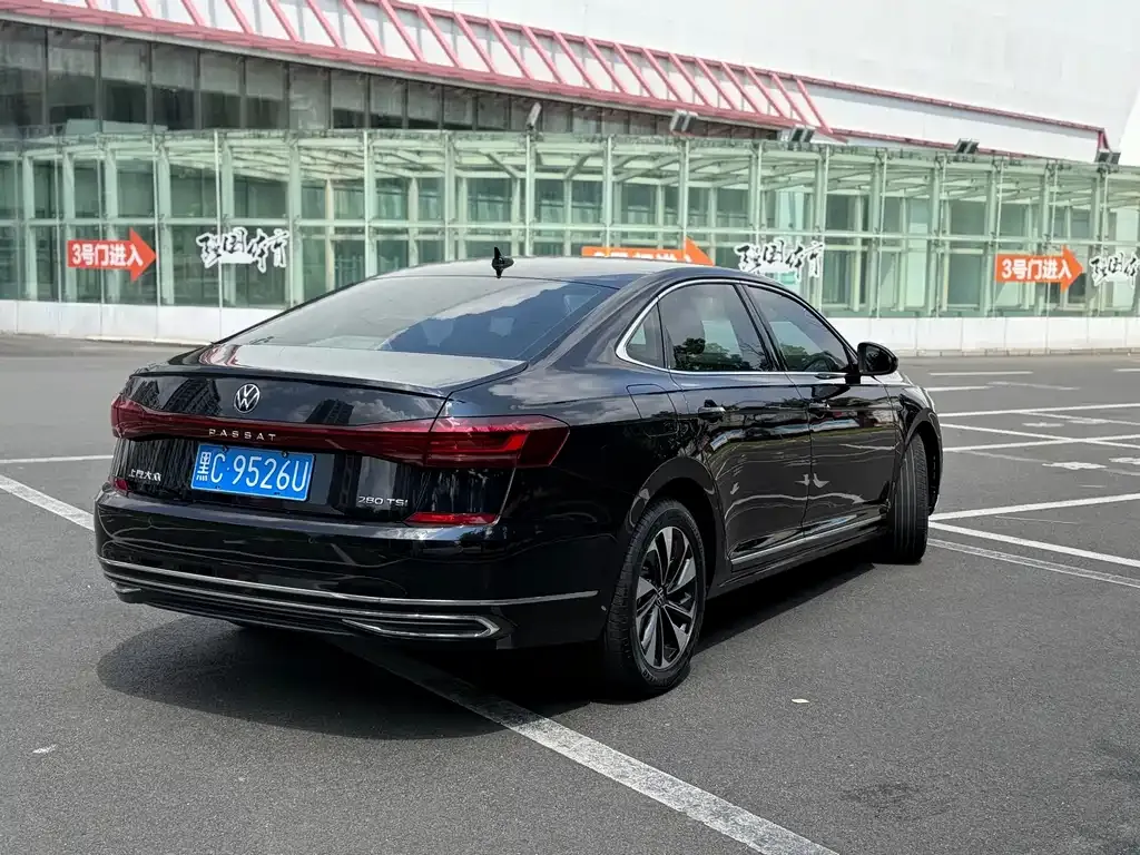 Volkswagen Passat — фото 7