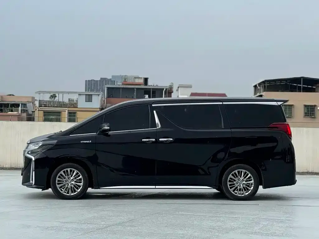 Toyota Alphard — фото 6