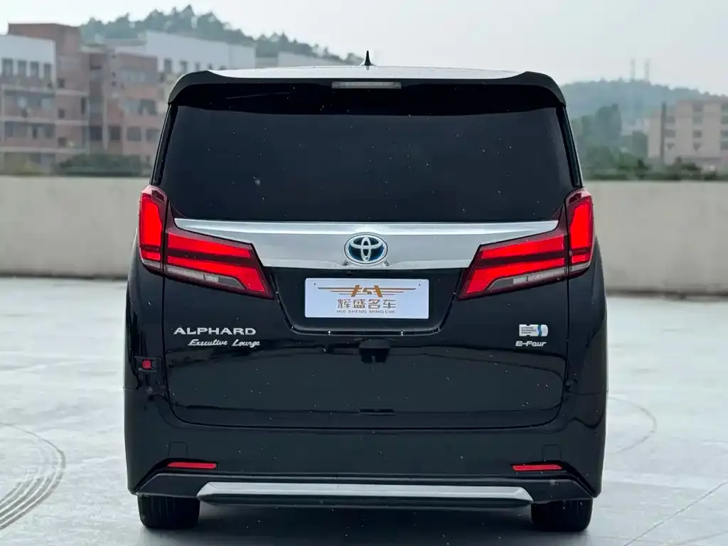 Toyota Alphard — фото 4