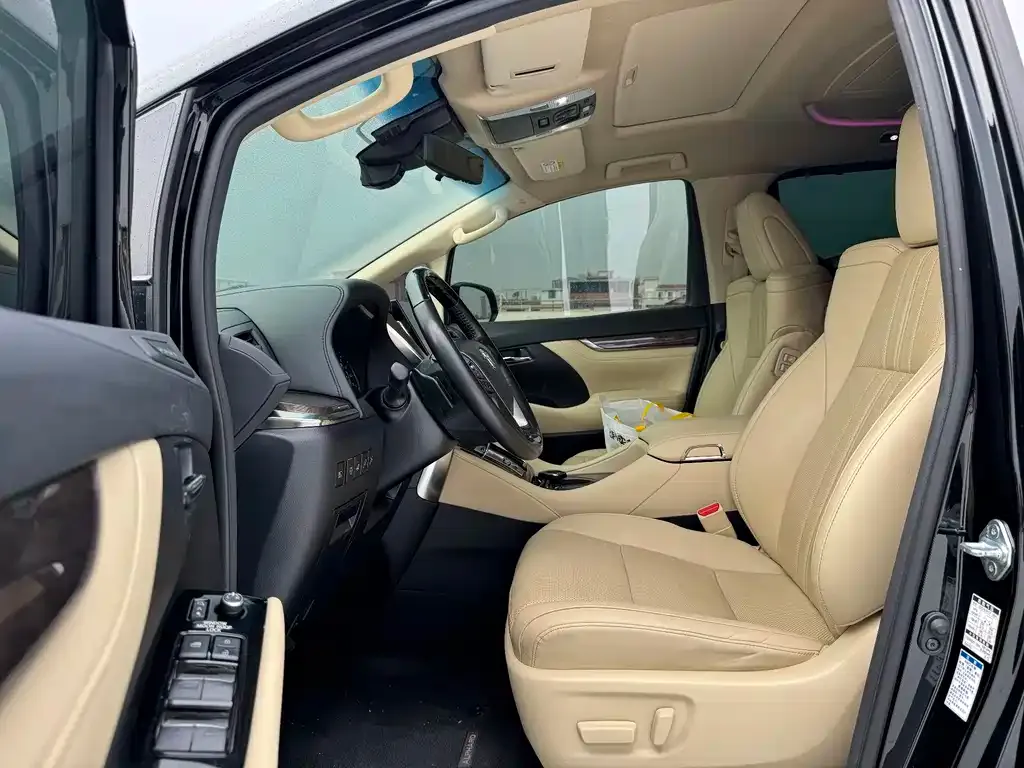 Toyota Alphard — фото 8