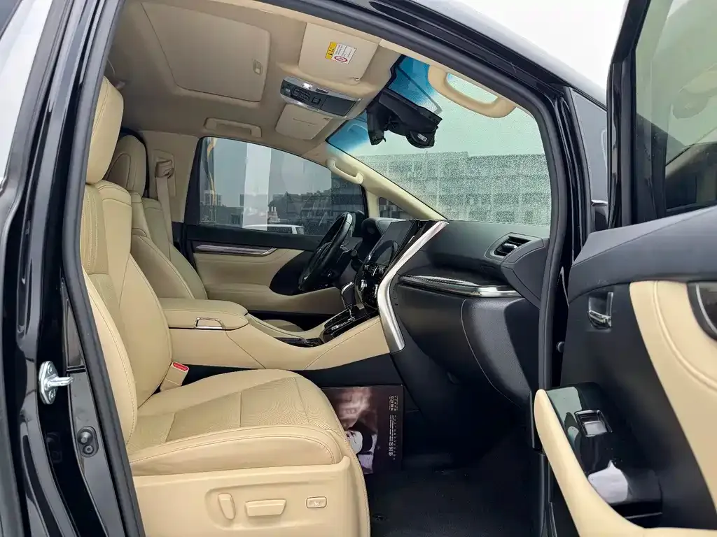 Toyota Alphard — фото 5