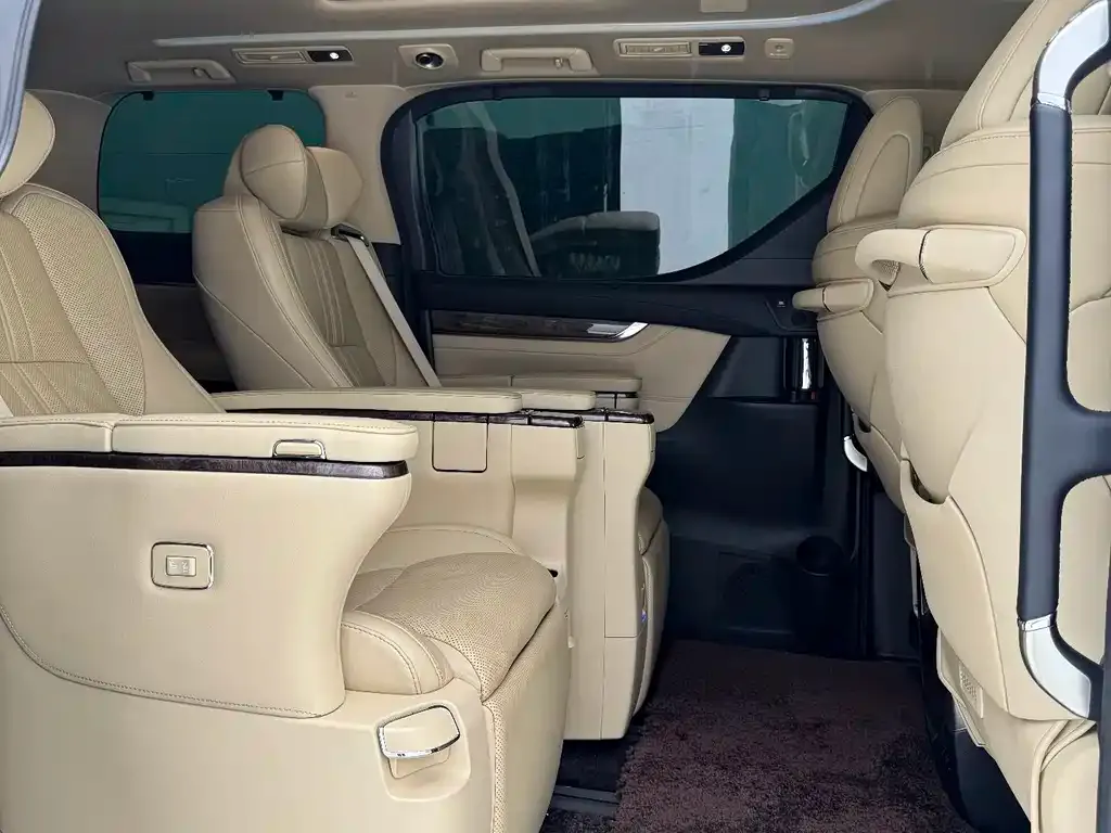 Toyota Alphard — фото 7