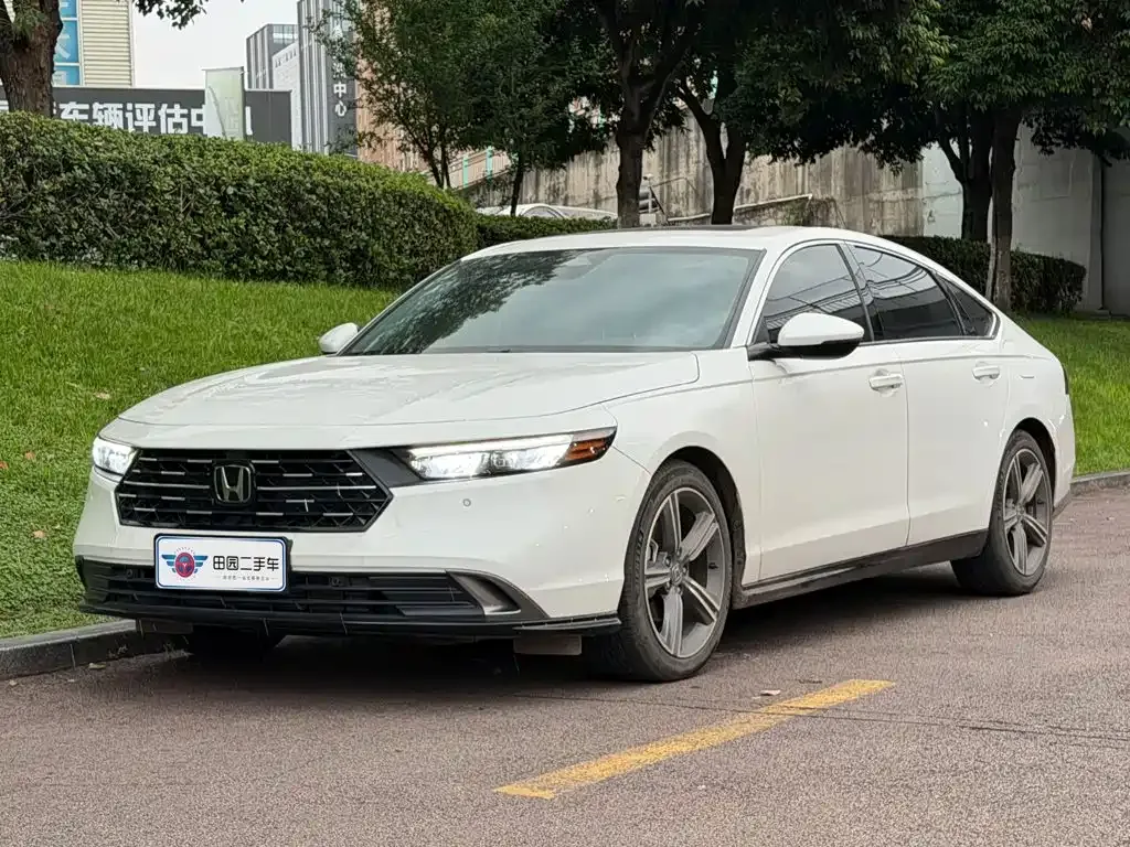 Honda Accord — фото 1