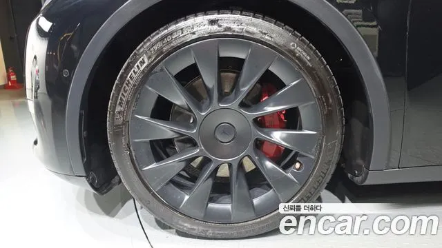Tesla Model Y — фото 6