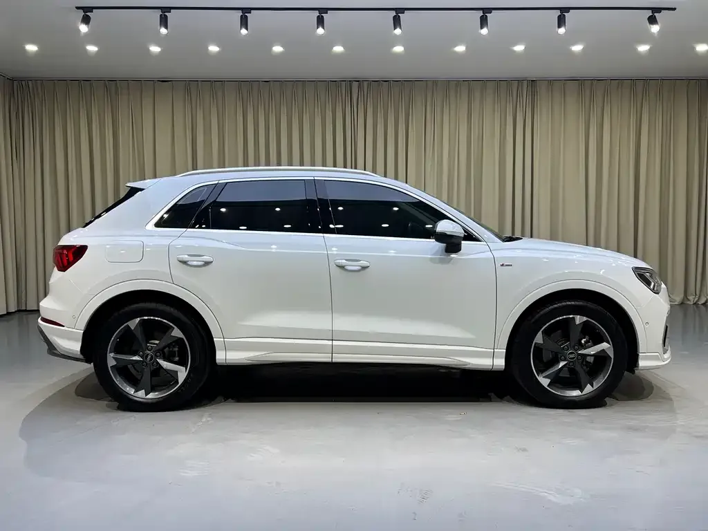 Audi Q3 — фото 10