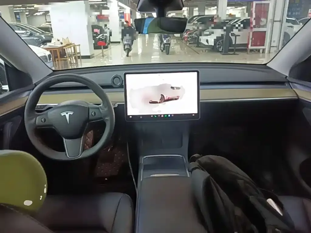 Tesla Model Y — фото 3