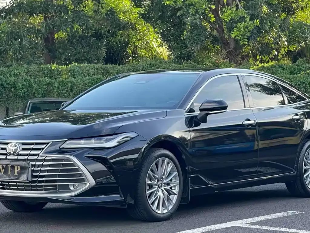 Toyota Avalon — фото 1