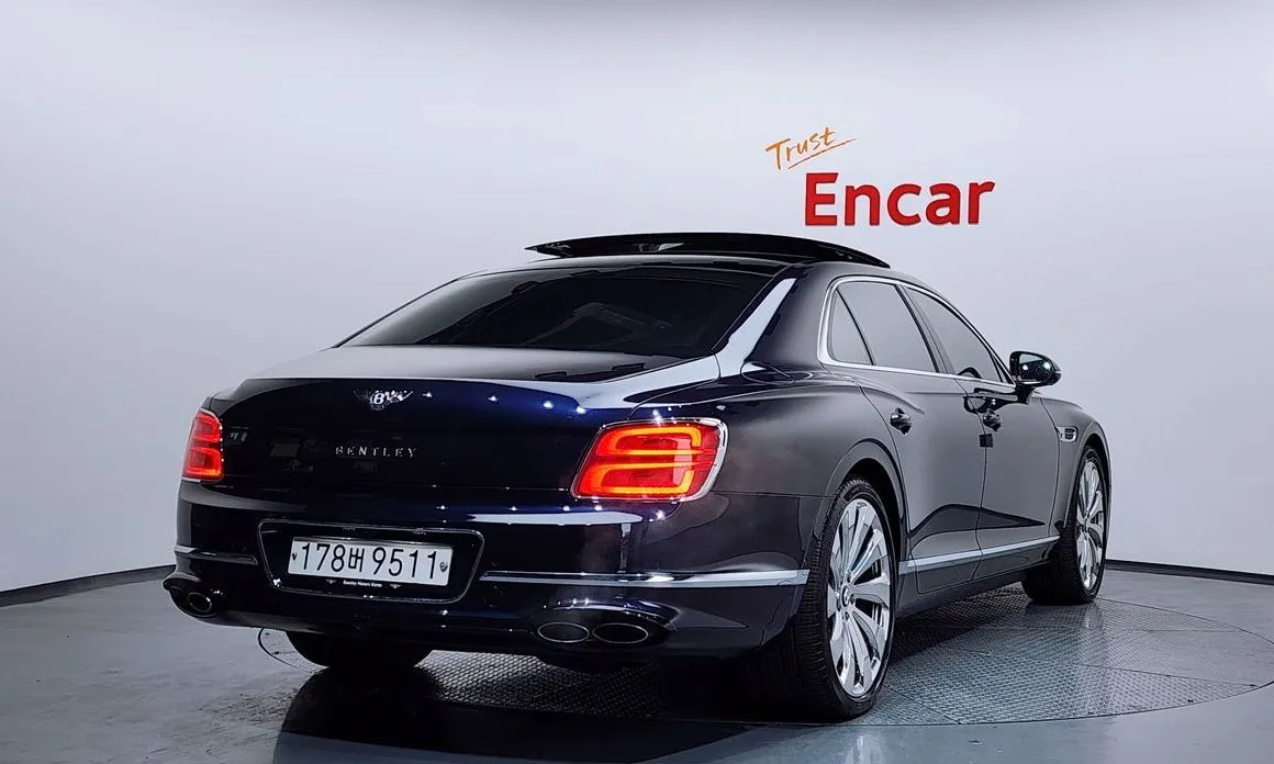 Bentley Flying Spur — фото 7