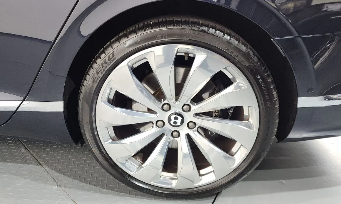 Bentley Flying Spur — фото 4