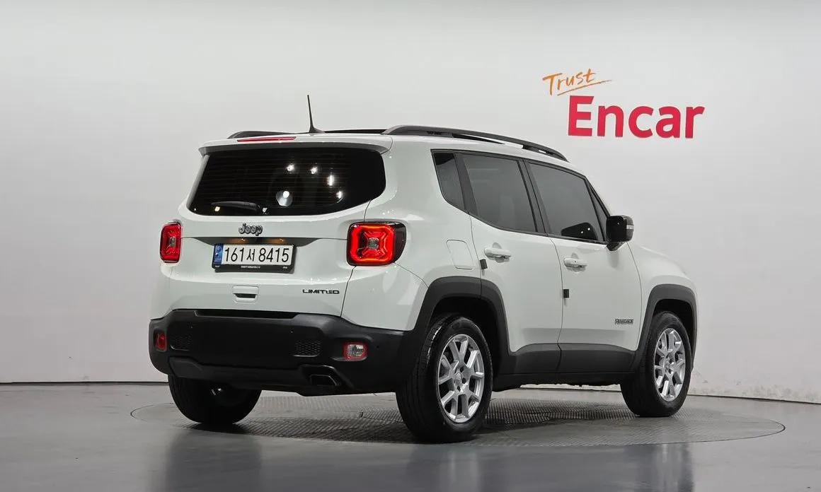 Jeep Renegade — фото 5