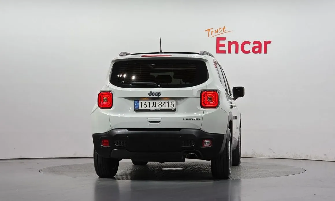 Jeep Renegade — фото 3