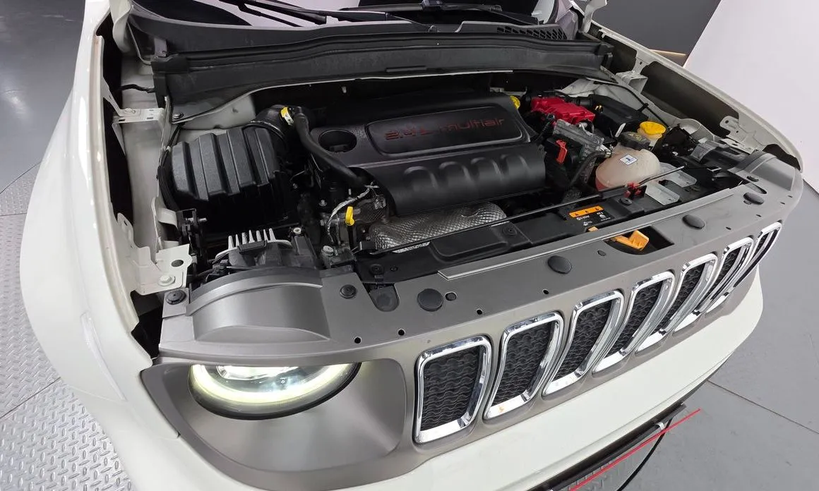 Jeep Renegade — фото 10