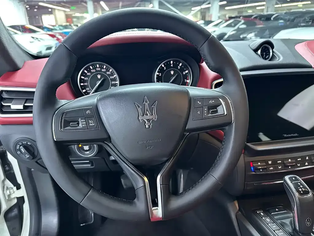 Maserati Ghibli — фото 10