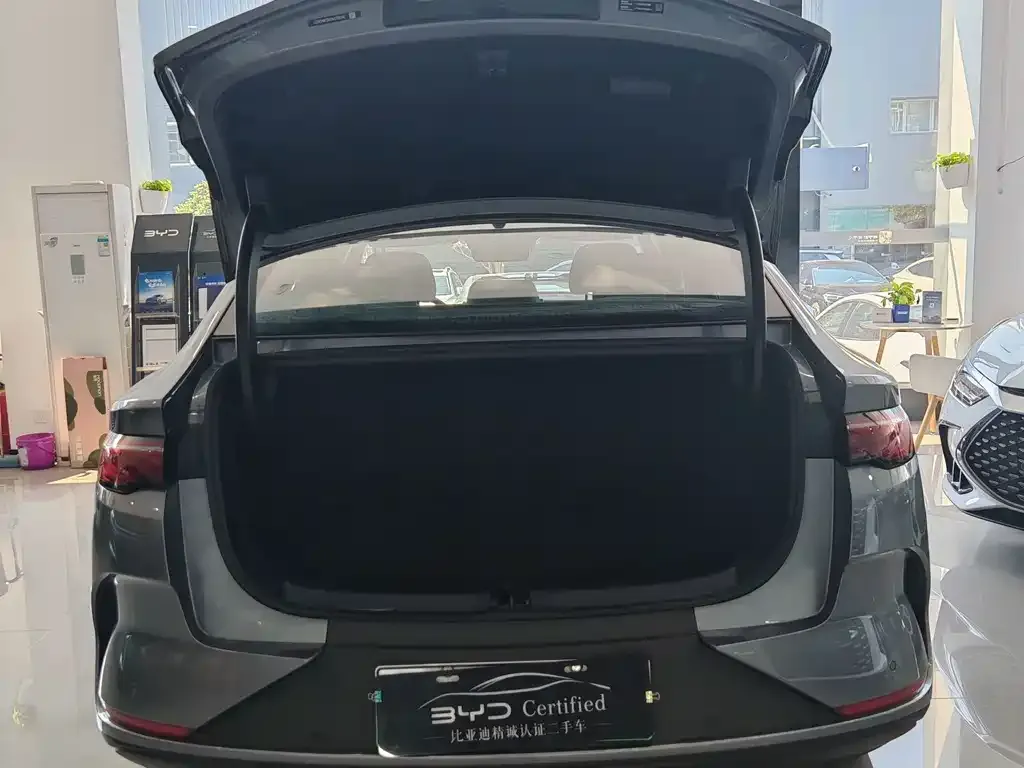 BYD Qin L — фото 10