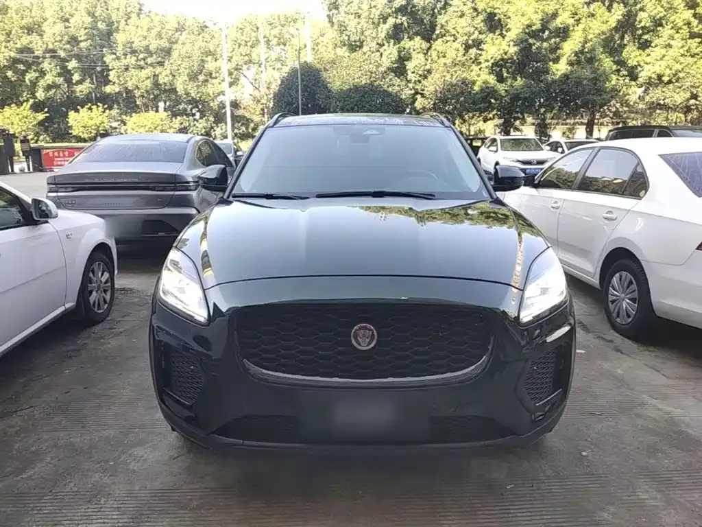 Jaguar E-PACE — фото 8