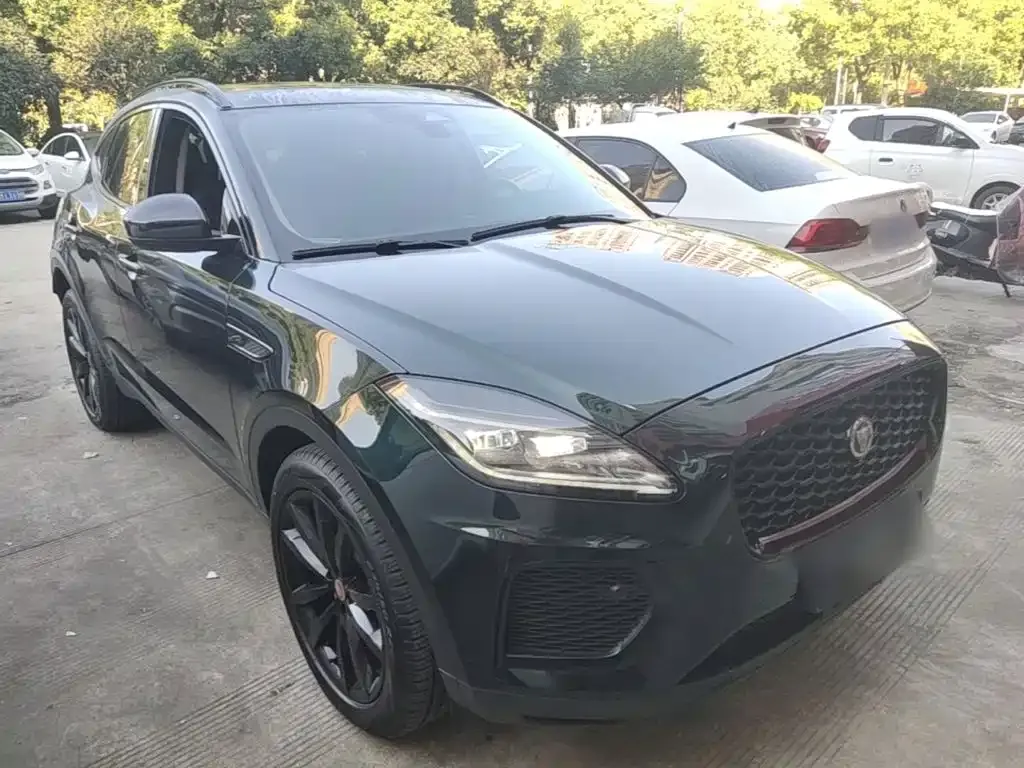 Jaguar E-PACE — фото 3