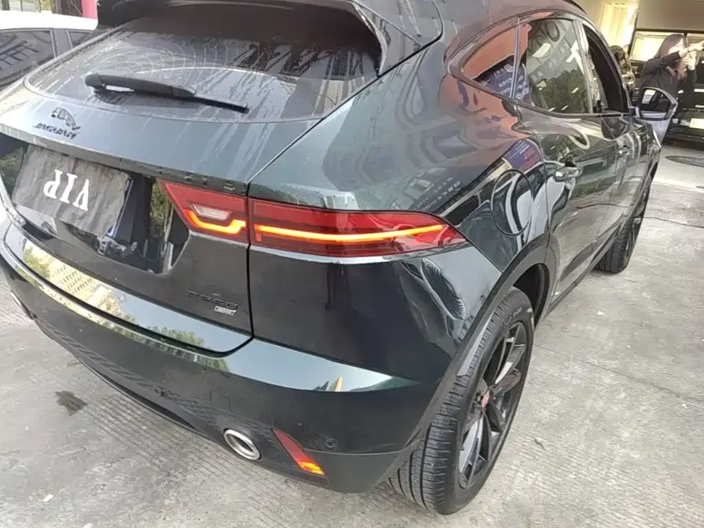 Jaguar E-PACE — фото 4