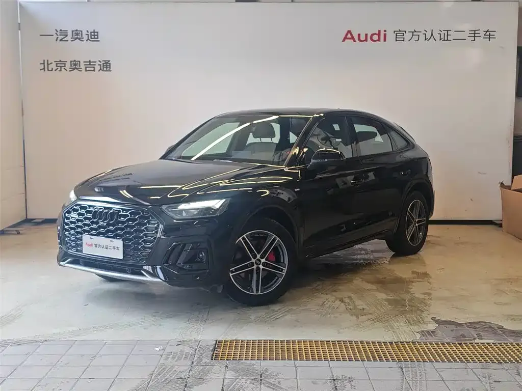 Audi Q5L Sportback — фото 1