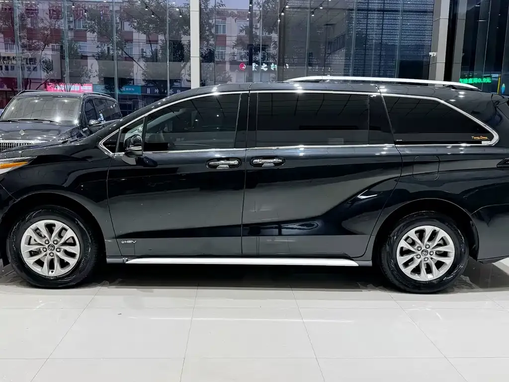 Toyota Granvia — фото 4