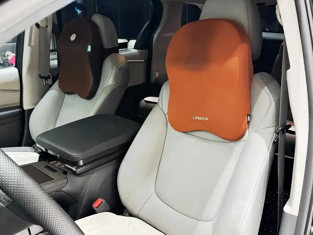 Toyota Granvia — фото 3