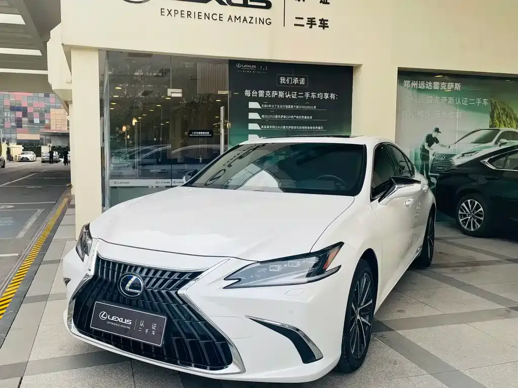 Lexus ES — фото 1