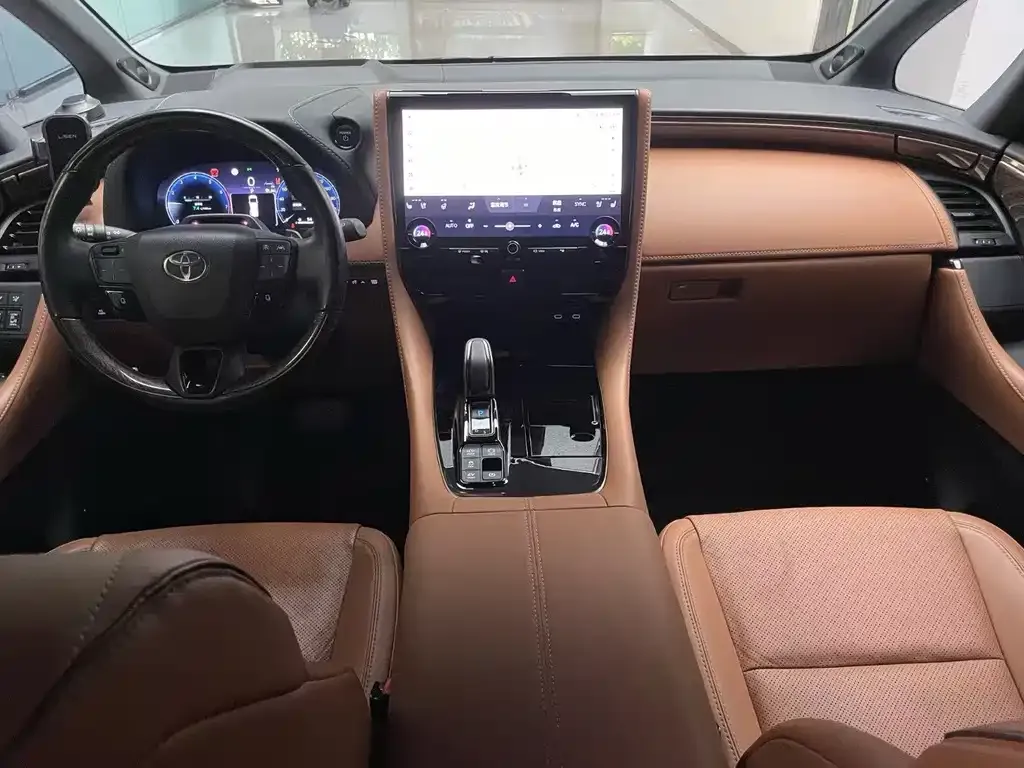 Toyota Alphard — фото 2