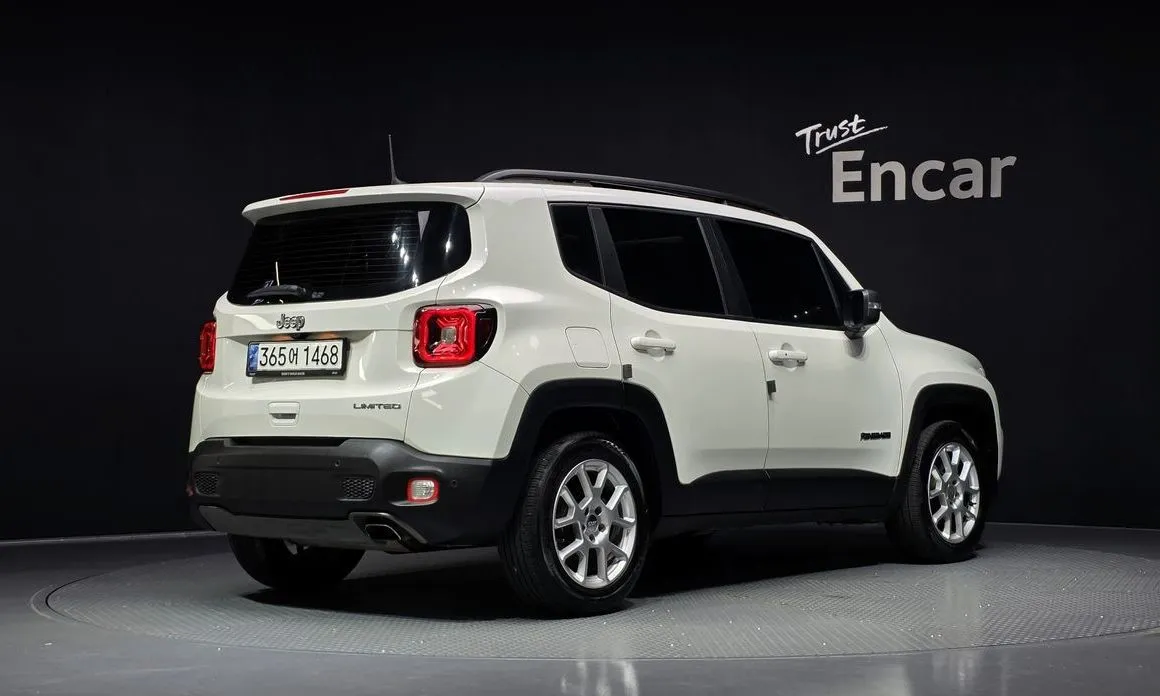 Jeep Renegade — фото 3