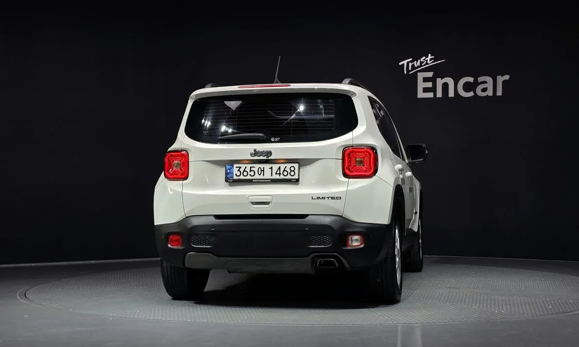 Jeep Renegade — фото 2
