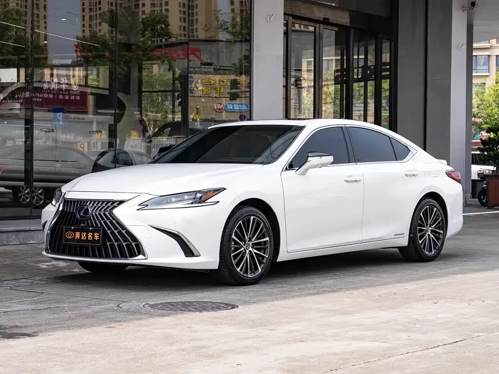 Lexus ES — фото 1