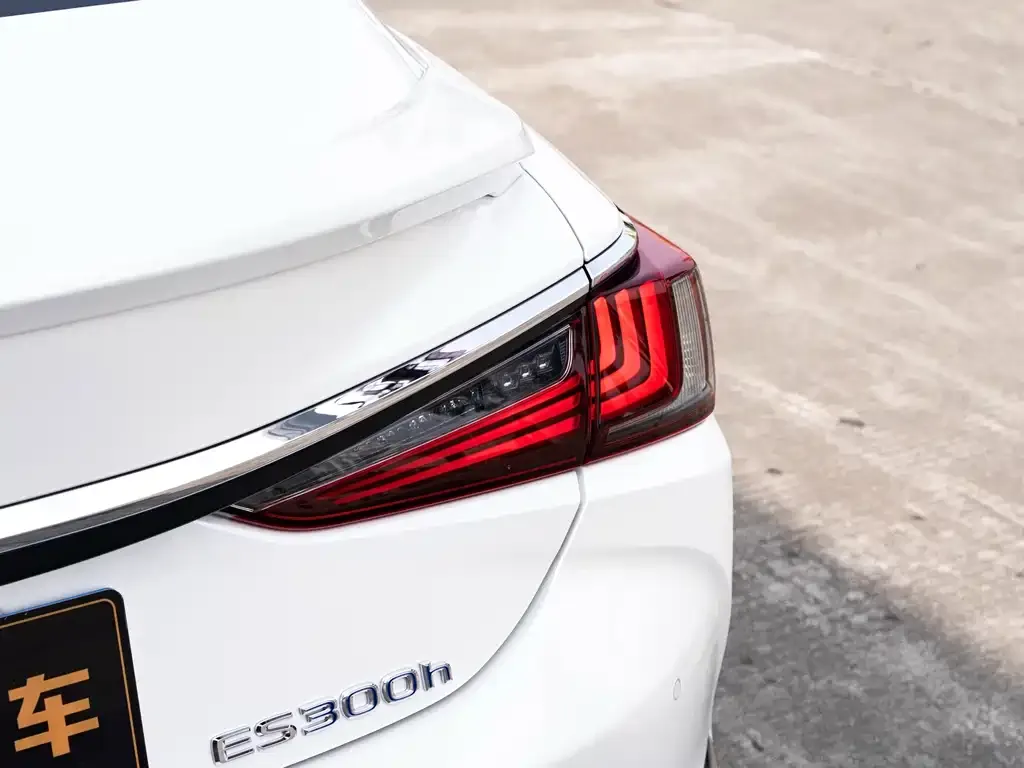 Lexus ES — фото 10