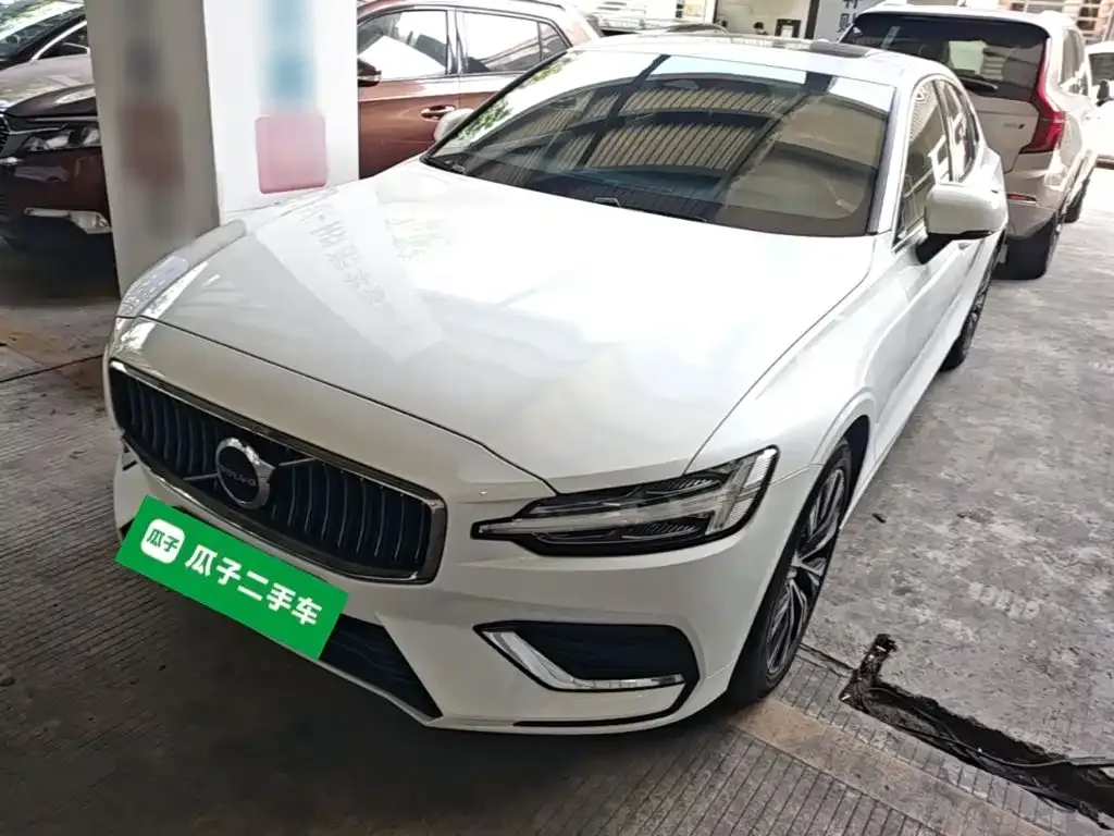 Volvo S60 — фото 1