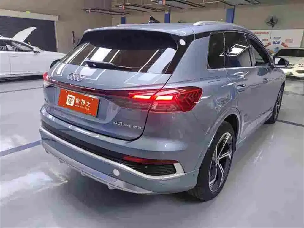 Audi Q4 e-tron — фото 2