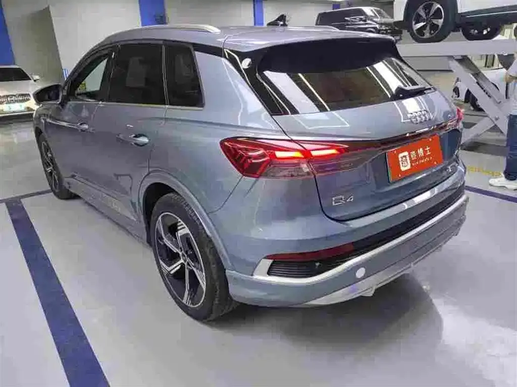 Audi Q4 e-tron — фото 4