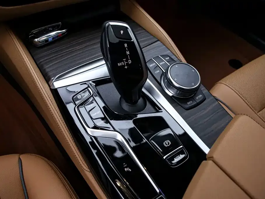 BMW 5 Series — фото 10