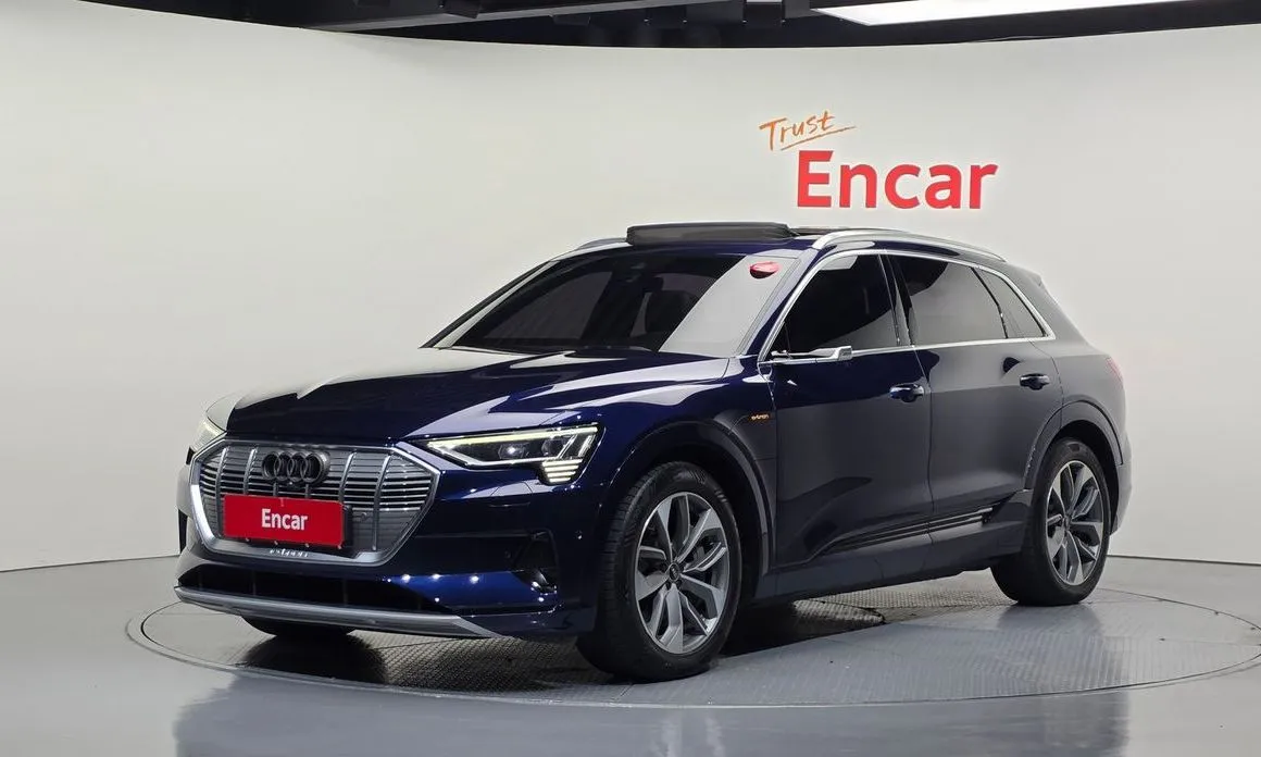 Audi e-tron — фото 1