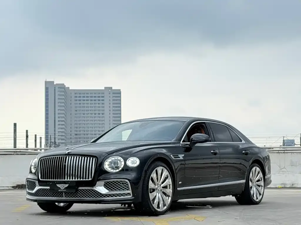Bentley Flying Spur — фото 1