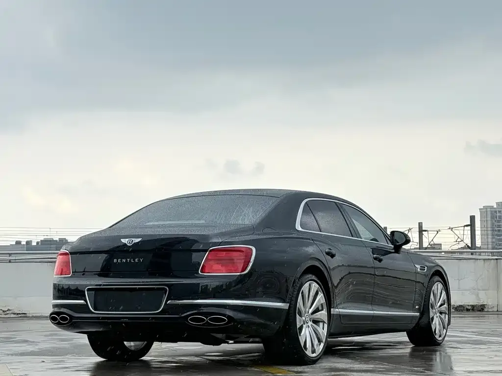 Bentley Flying Spur — фото 9