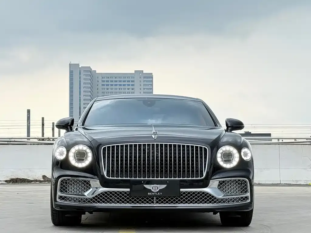 Bentley Flying Spur — фото 2