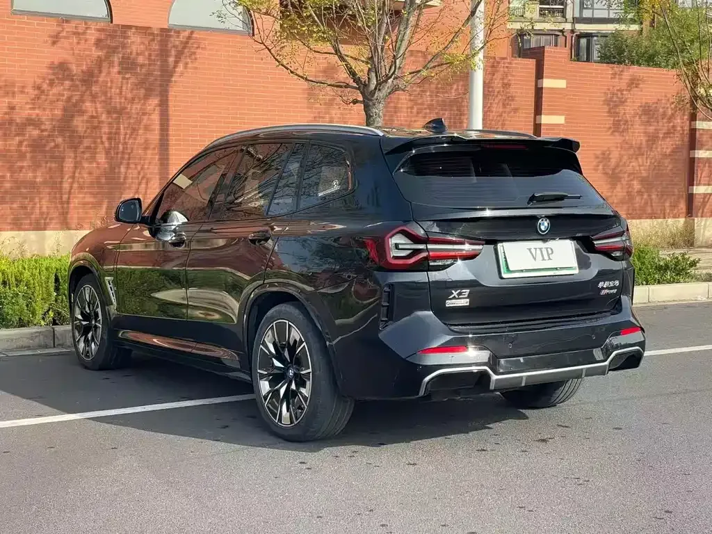 BMW iX3 — фото 3