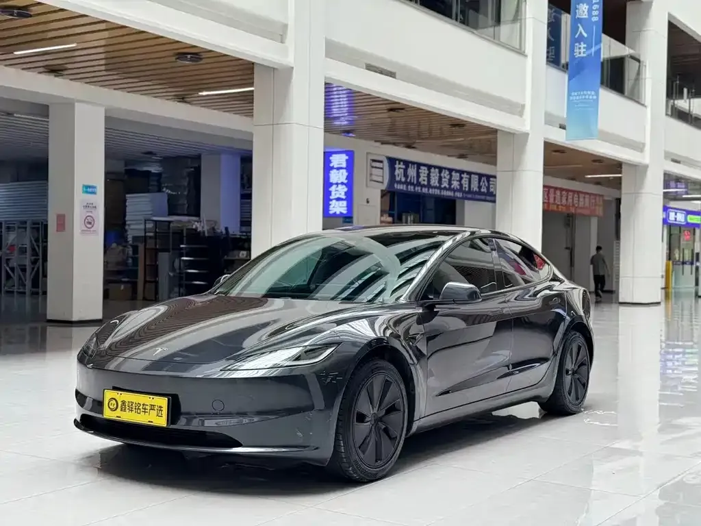 Tesla Model 3 — фото 1