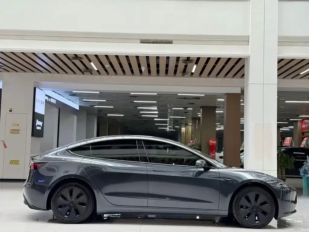 Tesla Model 3 — фото 6