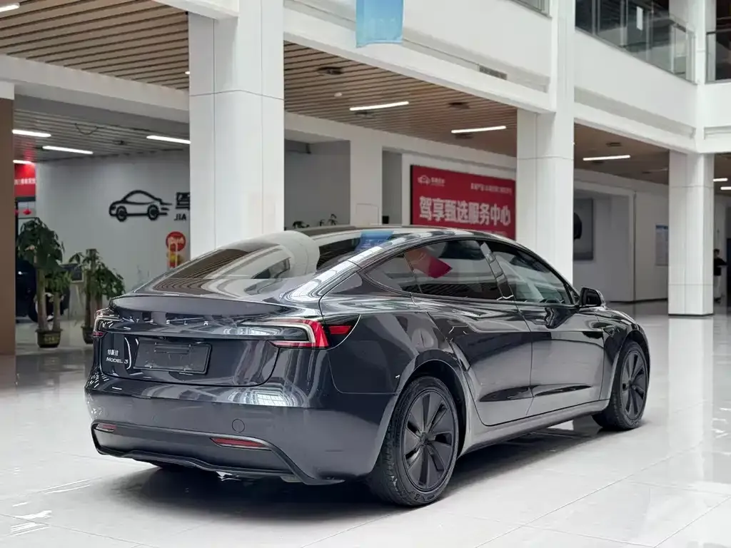 Tesla Model 3 — фото 2