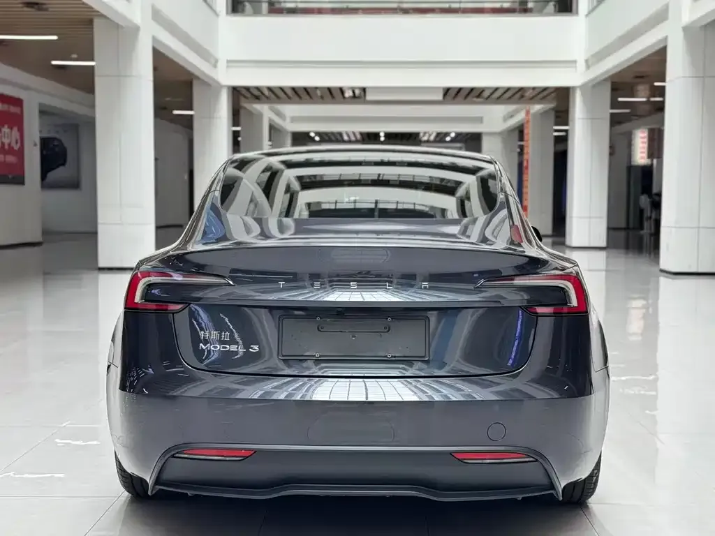 Tesla Model 3 — фото 8